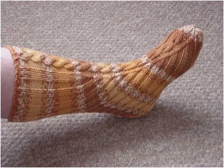 Stricksocken auf zwei Speichen. Gemütliches Geschenk mit deinen eigenen Händen! 02