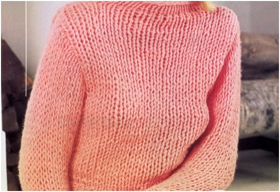 Gestrickte weibliche Pullover Stricknadeln: Schemata mit einer Beschreibung der Modelle großer Paarung und mit Zöpfen 11