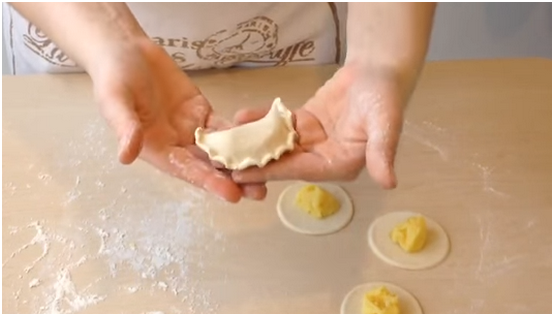 So erstellen Sie Knödel mit Kartoffeln? So machen Sie Teig für solche Knödel? 09