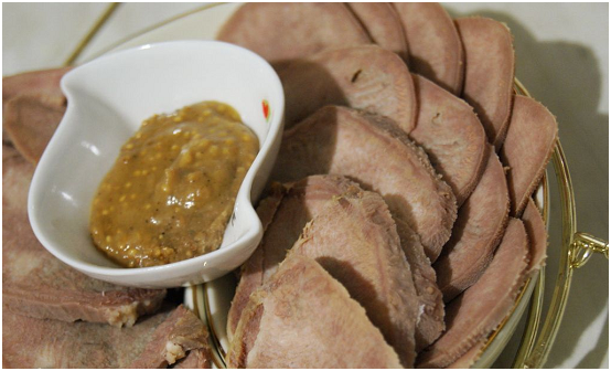 Herzrindfleisch gekocht und eintopf: Kochen von Rezepten in einem Topf und einem langsamen Herd 07