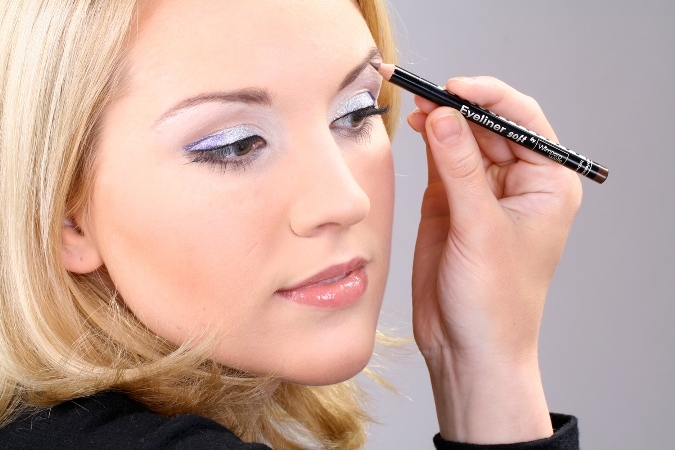 Wie zeichnet man Augenbrauen?? Tipps und Haupttechniken des Augenbrauenentwurfs im Make-up 01