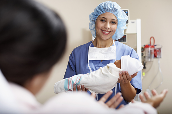 Kaiserschnitt: Vor- und Nachteile für ein Kind und Mutter: Bewertungen von Ärzten und Patienten 03