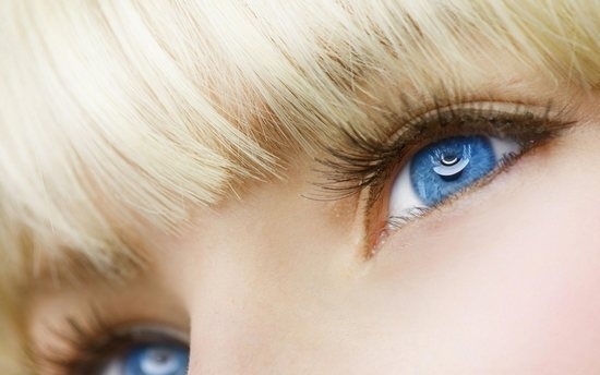 Welche Haarfarbe eignet sich für blaue Augen mit grünem und grauen Tönung? 02