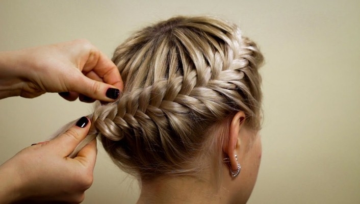 Wie man einen Korb mit Haare weben? Weben von Haarkörben: Optionen Frisuren und ihre Beschreibung 07