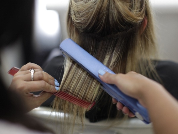 Wie man Haar gerade herstellt? Eigenschaften des Haares in Salon und zu Hause 01