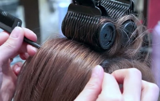 Locken auf mittlerem Haar: Wie man Schöne und Massenlocken herstellt? 10