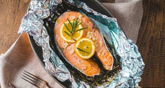 Auf welcher Seite zur Folie zum Backen des Fachs, wie man es einwickeln kann? 03