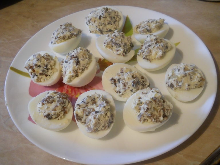 Gefüllte Eier: Rezept. Snacks für den festlichen und zufälligen Tisch 04