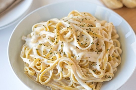 Wie man Sahnesauce für Spaghetti kocht: Rezepte mit Fotos 02