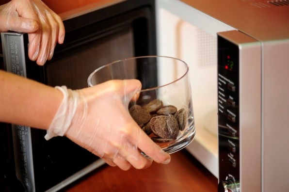 Wie man Schokolade zu Hause schmelzt: in der Mikrowelle, Backofen und auf einem Wasserbad 03