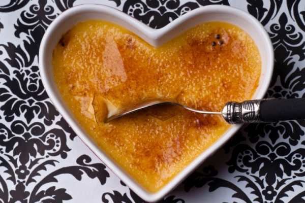 Creme-BRUAL: Rezepte mit Fotos. Wie man Dessert-Sahne Brule kocht? 02