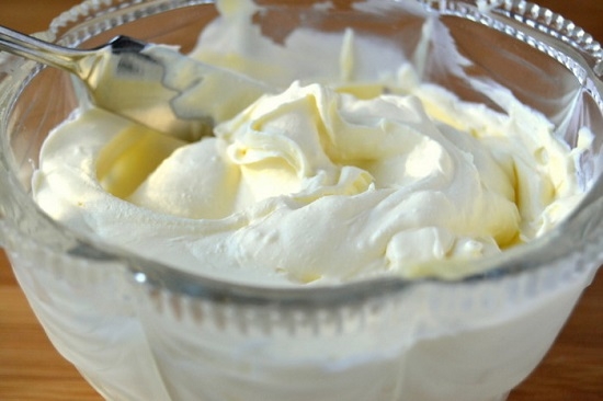 Creme für Kekskuchen: Beste Vorbereitungsrezepte mit Sauerrahm, Kondensmilch und Schokolade 02