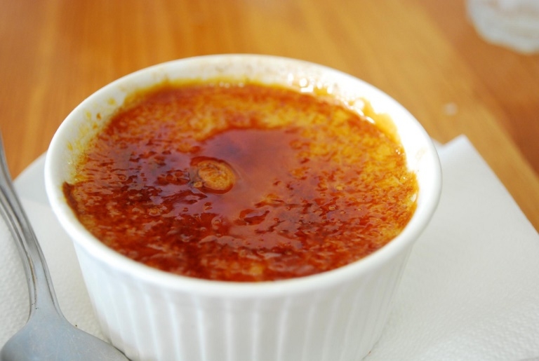 Creme-BRUAL: Rezepte mit Fotos. Wie man Dessert-Sahne Brule kocht? 04