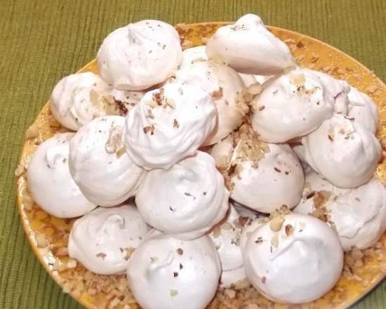 Rezept-Meringue im Ofen: Vorbereiten des exquisiten Desserts zu Hause 02