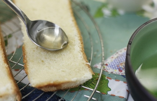 Sirup zur Imprägnierung des Keks: Rezepte von Zucker und anderen Sirupen zu Hause? 03