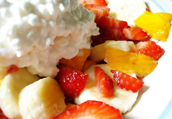 Köstliche und kleine kalorienfreie Kuchen ohne Backen mit Obst und Gelatine 05