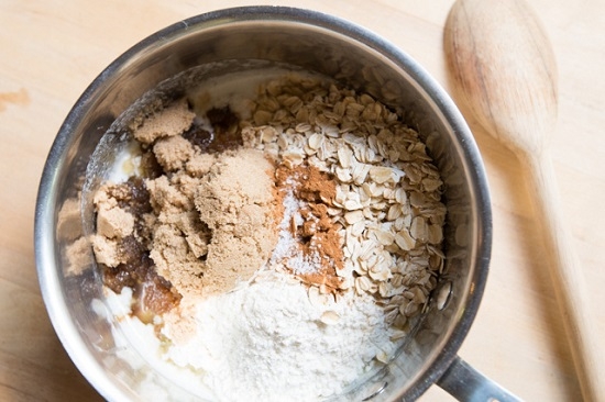 Äpfel in dem Ofen mit Honig, Zimt und Nüssen gebacken: Rezepte von erfahrenen Gastgebern 05