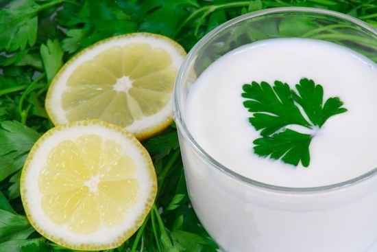 Wie man Ayran kocht? Rezept-Iran zu Hause 03