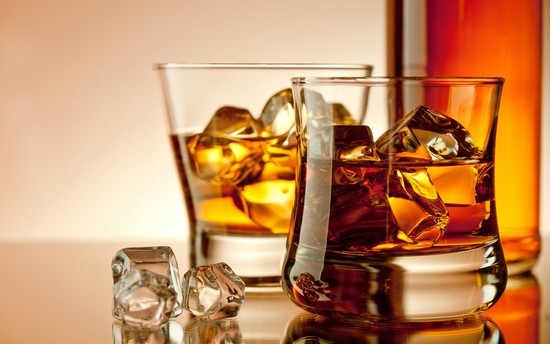 Was trinkt Whisky, außer Cola? So trinke ich Whisky richtig und was zu essen? 03