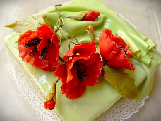 Blumen vom Mastix tun Sie selbst: Schritt-für-Schritt-Master-Klasse. Rosen und Lilien aus Mastix für Kuchen mit Blumen 01