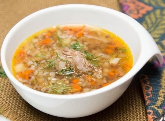 Rezept für Buchweizensuppe mit Huhn. Wie man Buchweißsuppe mit Huhn in einem langsamen Kocher kocht? 02