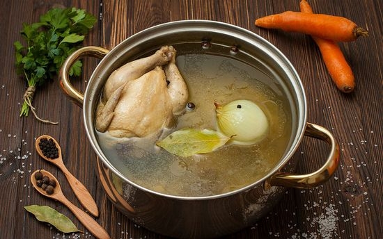 Rezept für Buchweizensuppe mit Huhn. Wie man Buchweißsuppe mit Huhn in einem langsamen Kocher kocht? 03