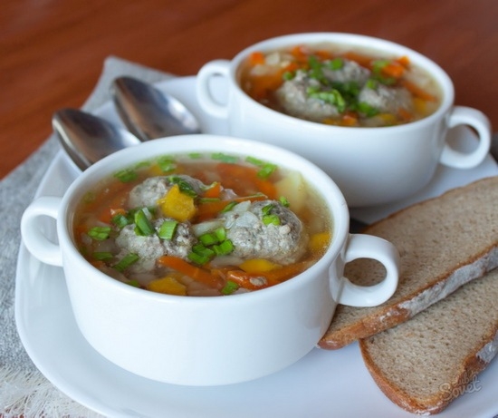 So machen Sie Hackfleischbällchen für Suppe? Wie man Suppe mit Fleischbällchen und Reis kocht, Suppe in einem langsamen Kocher. 01