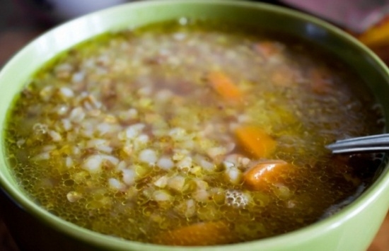 Rezept für Buchweizensuppe mit Huhn. Wie man Buchweißsuppe mit Huhn in einem langsamen Kocher kocht? 09