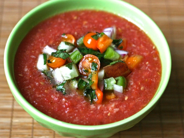 Wie man kalte Gazpacho-Suppe kocht? Traditionelle spanische Gerichte Rezepte 03