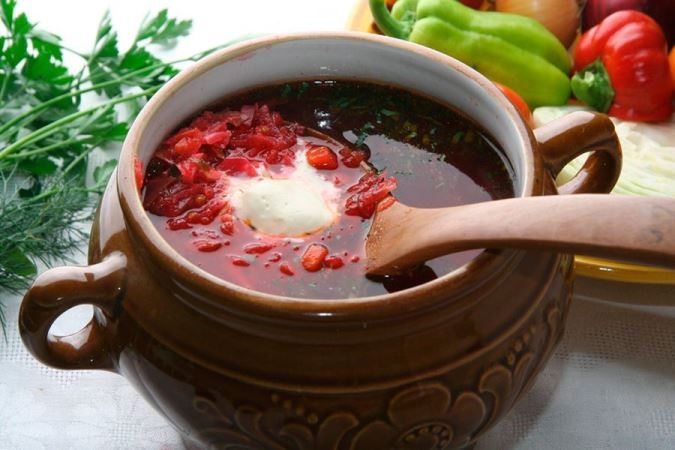 Wie man Bosch rot macht? Rezepte des klassischen Borscht- und Borschtsches in einem langsamen Herd 02