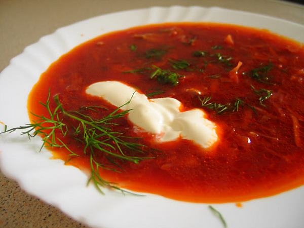 Wie man Bosch rot macht? Rezepte des klassischen Borscht- und Borschtsches in einem langsamen Herd 03