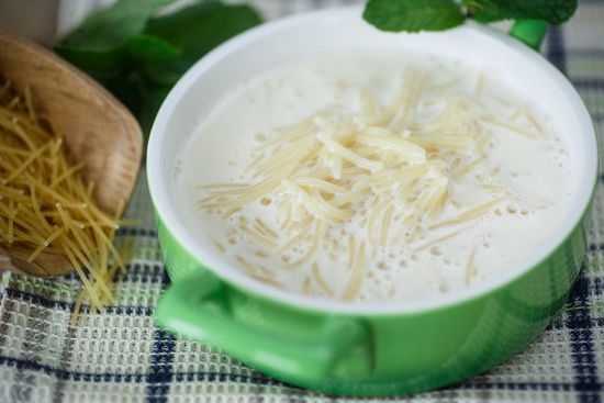 Milchsuppe mit Vermicelline - leckeres und nützliches Frühstück. Eine Auswahl der besten Rezepte 02