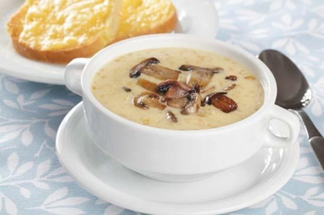 Unglaublich empfindliche Pilzsuppe mit geschmolzenen Rohstoffen: Rezepte.Wie man Suppe mit geschmolzenem Käse und Champignons kocht? 04