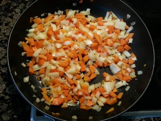 Köstliche Erbsen-Hühnersuppe in einem Topf und einem langsamen Kocher: Rezepte, Kalorien 05