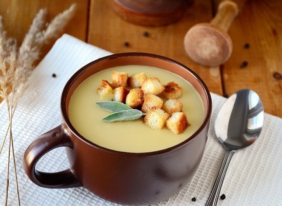 Wie man Püree-Suppe mit Croutons kocht: Schritt-für-Schritt-Rezept 12