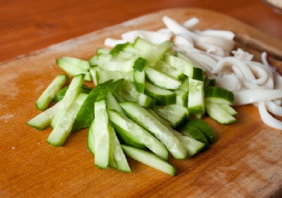 Tintenfischsalat mit Gurke und Ei: Rezepte der leckersten Snacks 03