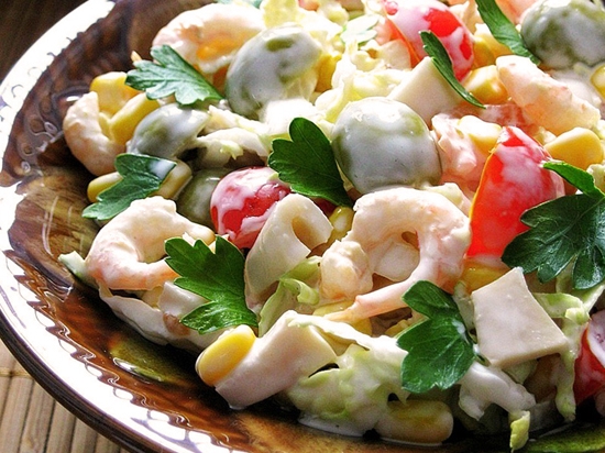 Squid Salat: Eine Vielzahl von Rezepten mit Gurke und Ei 08