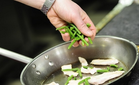 Poll-Bohnensalat: Kochen Rezepte mit Huhn, Ei und Rindfleisch 09