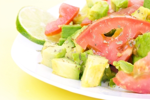 Salat mit Avocado und Lachs 02