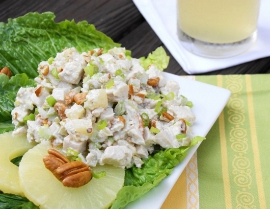 Salat mit Ananas und Käse: Rezepte und nützliche Empfehlungen 04