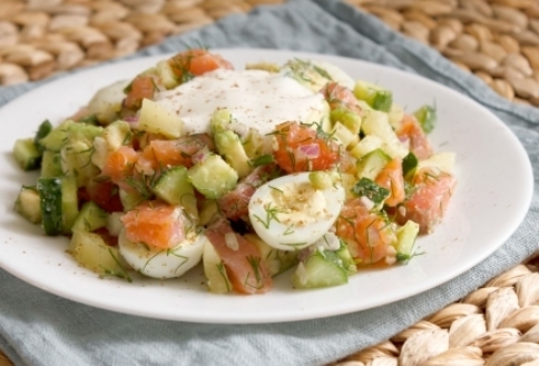 Salat mit Avocado und Lachs 04