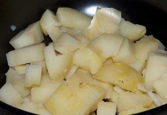 Salat mit geräucherter Hühnerbrust: Kochen von Rezepten mit Mais, Bohnen und Ananas 03