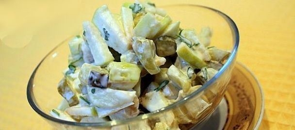 Salat mit Mais und Cracker: Rezept. Wie man Hühnersalat und Cracker kocht? 06