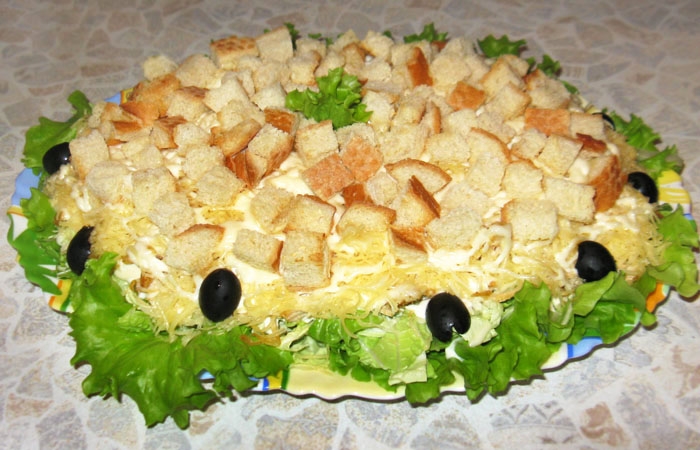 Salat mit Mais und Cracker: Rezept. Wie man Hühnersalat und Cracker kocht? 07