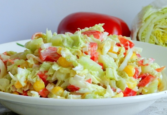 Salat mit Kohlkohl- und Krabben-Essstäbchen 08