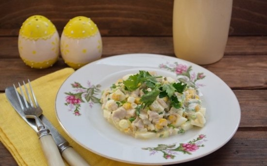 Der leckerste Salat mit Tintenfisch: Kochrezepte mit Pilzen und Mais 12