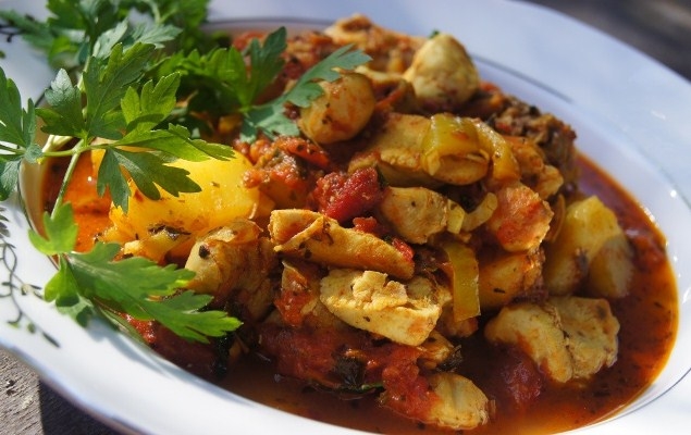 Chakhokhbilt von Huhn in einem langsamen Kocher: Rezepte. Wie man Chuck aus Hühnchen in Georgisch kocht? 03