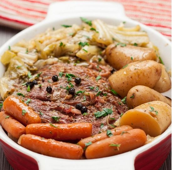 Rindfleisch mit Kartoffeln in einem langsamen Herd, gedünsteten Kartoffeln mit Rindfleisch, Braten in Redmond und anderen Home Assistants 02