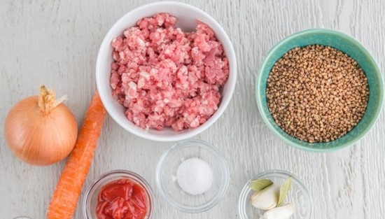 Buchweizen mit Hackfleisch in einem langsamen Kocher, Buchweizen mit Fleisch, mehr und Händler: Rezepte auf einer Krankenwagen Hand 01