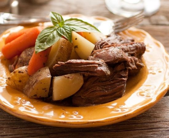 Rindfleisch mit Kartoffeln in einem langsamen Herd, gedünsteten Kartoffeln mit Rindfleisch, Braten in Redmond und anderen Home Assistants 03